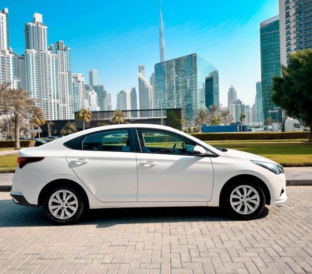 Miete Hyundai Akzent 2023 in Abu Dhabi