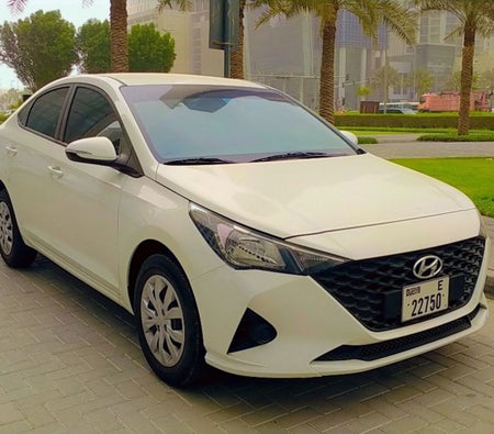 Alquilar Hyundai Acento 2023 en Sharjah