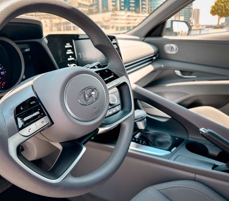 Huur Hyundai Elantra 2022 in Dubai