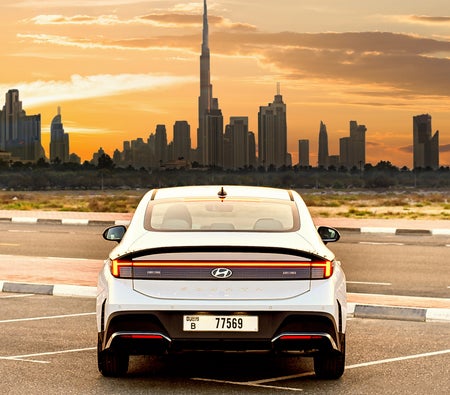 Huur Hyundai Sonate 2024 in Dubai