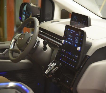Miete Hyundai Staria 11S 2022 in Dubai
