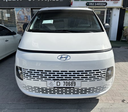 Huur Hyundai Staria 2024 in Dubai