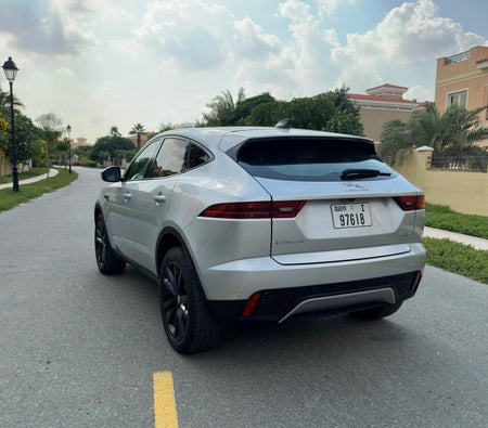 Alquilar Jaguar Edición dinámica E Pace R 2022 en Dubai