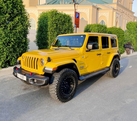Affitto Jeep Edizione Sahara illimitata di Wrangler 2021 in Abu Dhabi