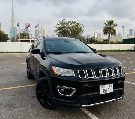 Location Jeep Boussole 2021 dans Dubai