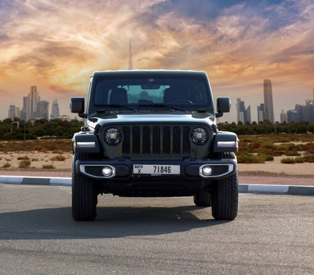 Huur Jeep Wrangler Unlimited Sahara-editie 2021 in Abu Dhabi