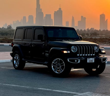Affitto Jeep Edizione Sahara illimitata di Wrangler 2022 in Dubai