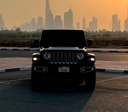 Affitto Jeep Edizione Sahara illimitata di Wrangler 2022 in Dubai