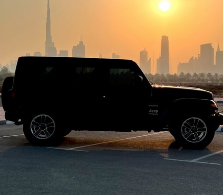 Miete Jeep Wrangler Unlimited Sahara Edition 2022 in Dubai