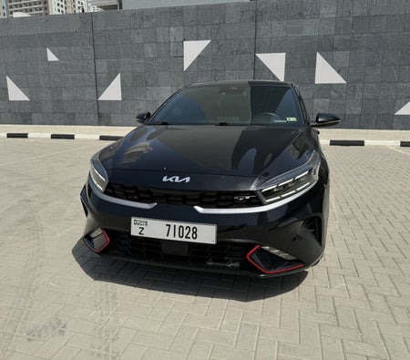 Alquilar Kia Fuerte GT 2021 en Dubai