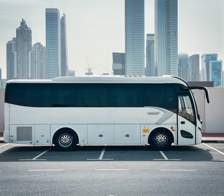 Huur Koning Long 35-zits bus 2022 in Dubai