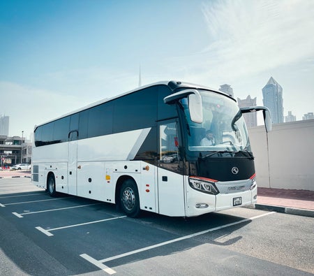 تأجير كينغ لونغ حافلة 53 مقعدًا 2023 في دبي