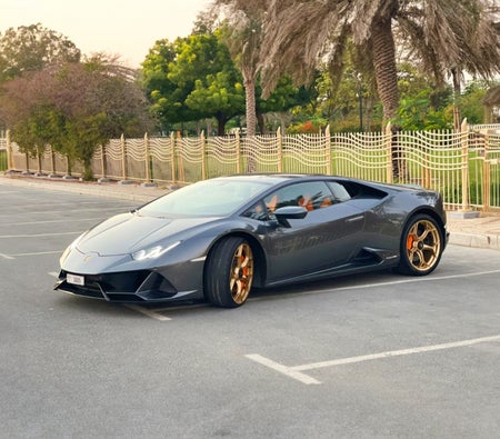 Huur Lamborghini Huracan Evo Coupé 2021 in Dubai