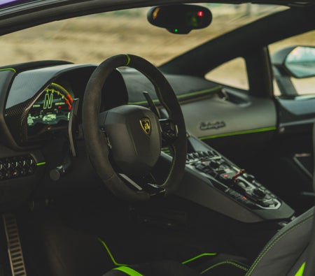 Аренда Lamborghini Авентадор SVJ Родстер 2020 в Дубай