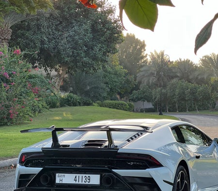 Alquilar Lamborghini Huracán Evo Coupé 2021 en Sharjah