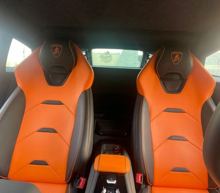 Huur Lamborghini Huracan Evo Coupé 2021 in Dubai