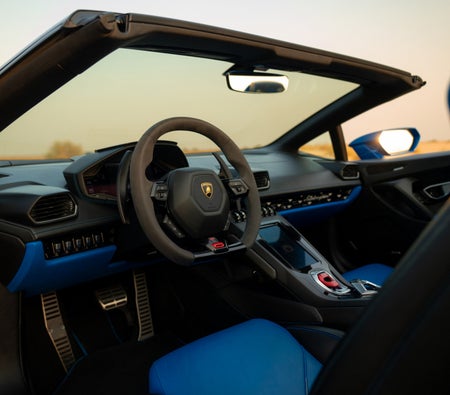 Huur Lamborghini Huracan Evo Spyder 2022 in Dubai