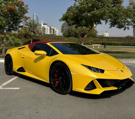 Alquilar Lamborghini Huracan Evo Spyder 2022 en Sharjah