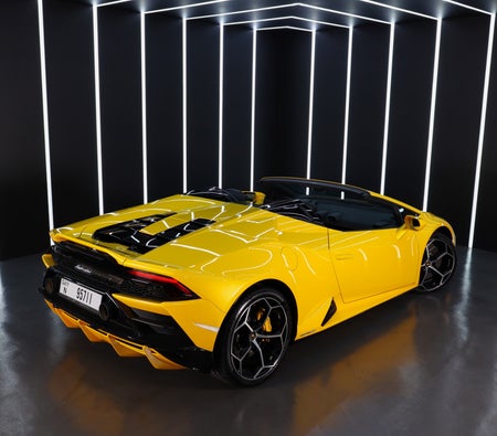 Huur Lamborghini Huracan Evo Spyder 2022 in Dubai