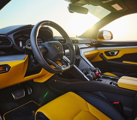 Alquilar Lamborghini Urus 2020 en Abu Dhabi
