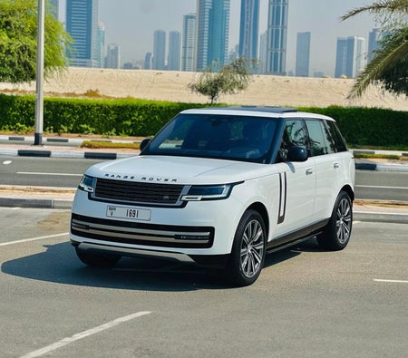 Location Land Rover Range Rover HSE V8 2023 dans Dubai