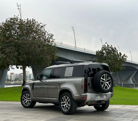 Location Land Rover Défenseur XS V6 2022 dans Dubai
