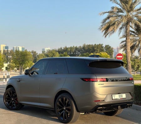 Location Land Rover Range Rover Sport Autobiographie V8 2023 dans Dubai