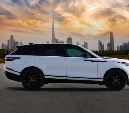 Alquilar Land Rover Range Rover Velar R dinámico 2021 en Abu Dhabi