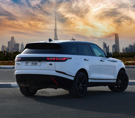 Alquilar Land Rover Range Rover Velar R dinámico 2021 en Abu Dhabi