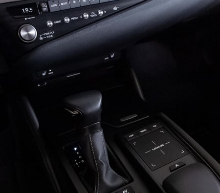 Kira Lexus ES 300 Hibrit 2020 içinde Fujairah