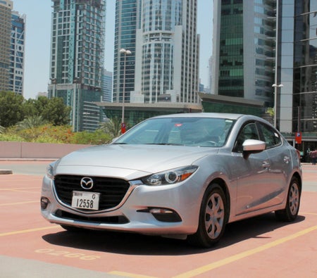 Alquilar Mazda 3 sedán 2019 en Dubai