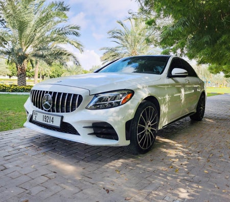 Location Mercedes Benz C300 2019 dans Dubai