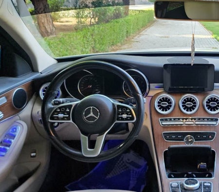 Alquilar Mercedes Benz C300 2019 en Dubai