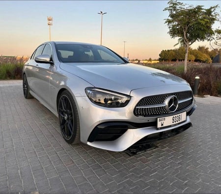 Location Mercedes Benz E200 2018 dans Dubai
