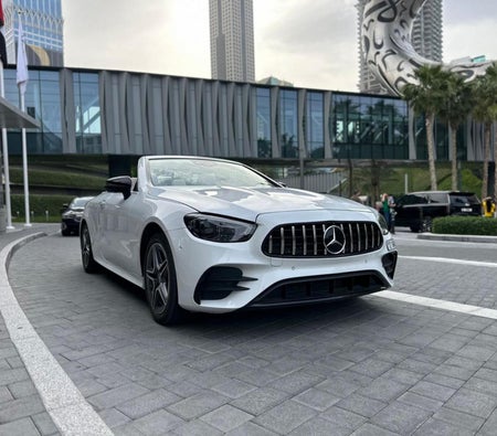 Alquilar Mercedes Benz E450 convertible 2022 en Dubai