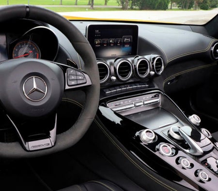 Alquilar Mercedes Benz AMG GT Convertible 2019 en Dubai