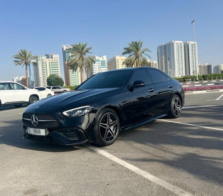 Huur Mercedes-Benz C200 2023 in Dubai