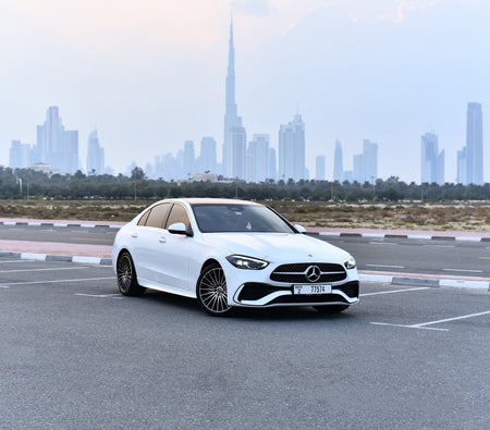 Huur Mercedes-Benz C200 2024 in Dubai