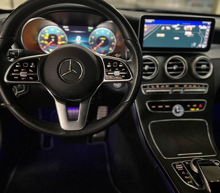 Alquilar Mercedes Benz C300 convertible 2021 en Dubai