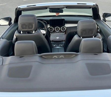 Kira Mercedes Benz C300 Cabrio 2022 içinde Dubai