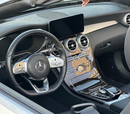 Alquilar Mercedes Benz C300 convertible 2022 en Dubai