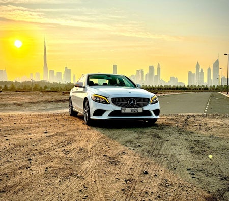 Alquilar Mercedes Benz C300 2019 en Dubai