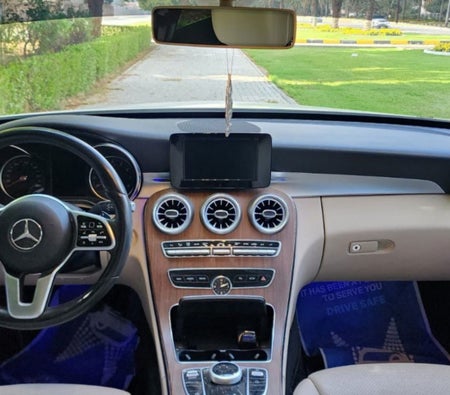 Kira Mercedes Benz C300 2019 içinde Dubai