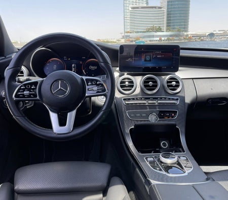 Location Mercedes Benz C300 2021 dans Dubai