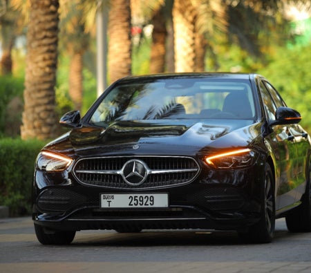 Location Mercedes Benz C300 2022 dans Dubai