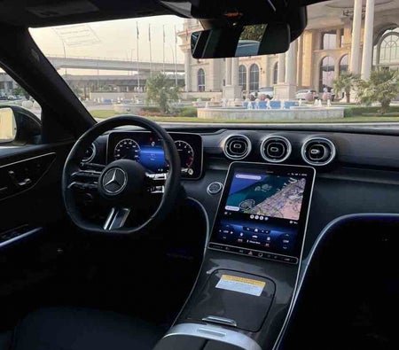 Location Mercedes Benz C300 2023 dans Dubai