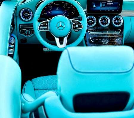 Kira Mercedes Benz C300 Cabrio 2022 içinde Dubai