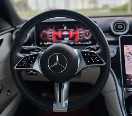 Location Mercedes Benz C300 2023 dans Dubai