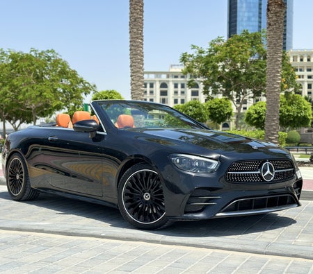 Affitto Mercedesbenz E200 decappottabile 2021 in Dubai