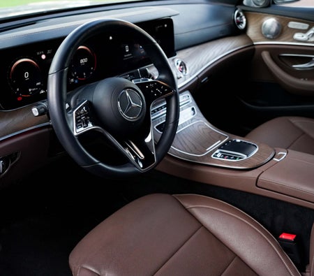 Location Mercedes Benz E250 2021 dans Dubai